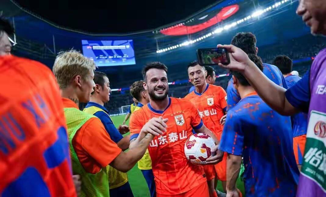 开云体育官方下载山东男篮发布备战花絮，窗口期防线松动，欧联任务艰巨，阵容厚度经受考验的简单介绍