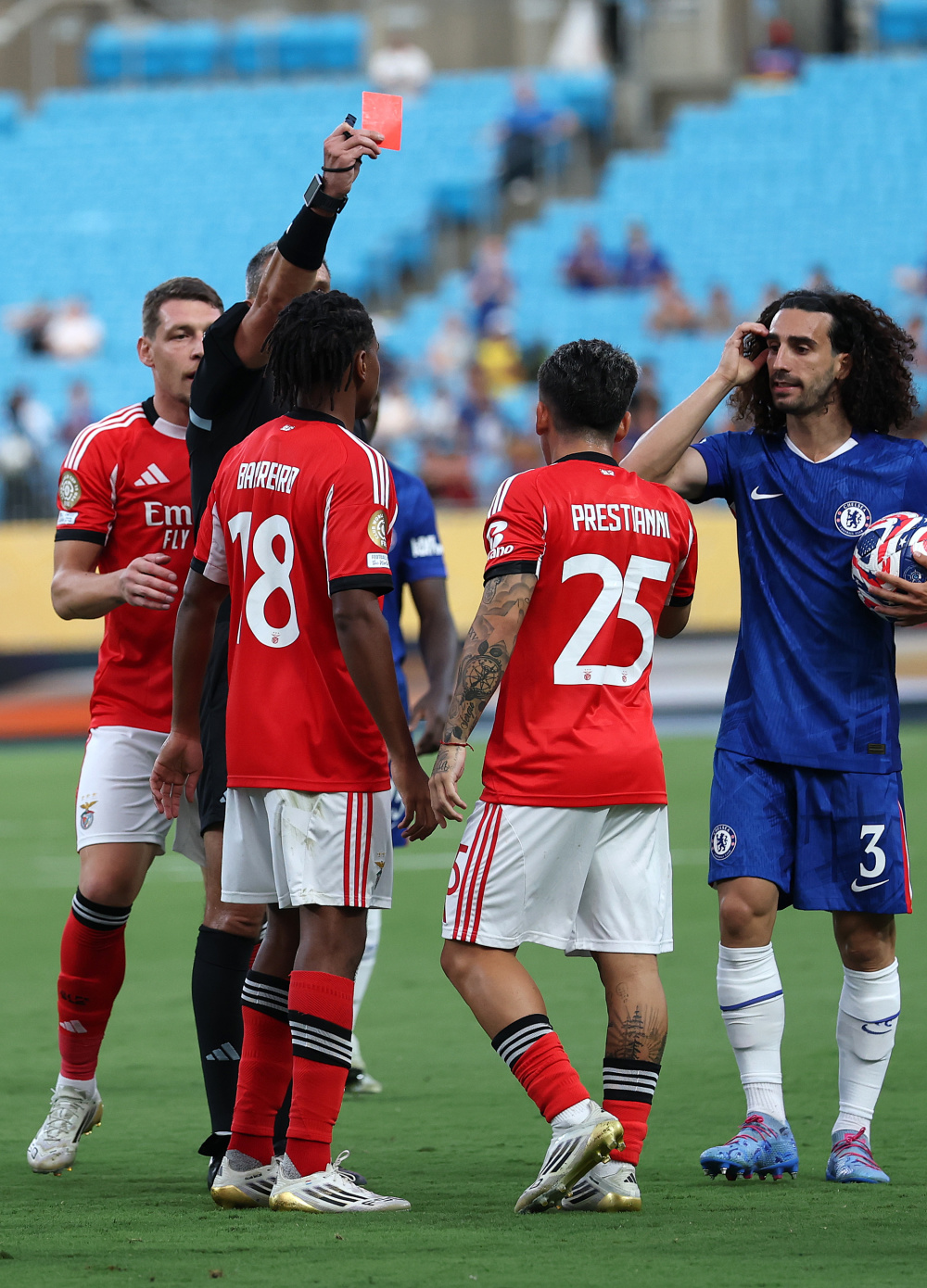 切尔西发布备战花絮，转会期队长鼓劲，意大利杯任务艰巨，年轻球员得到机会的简单介绍